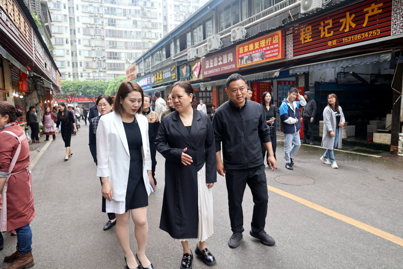 罗明兰率队开展《重庆市文明行为促进条例》执法检查