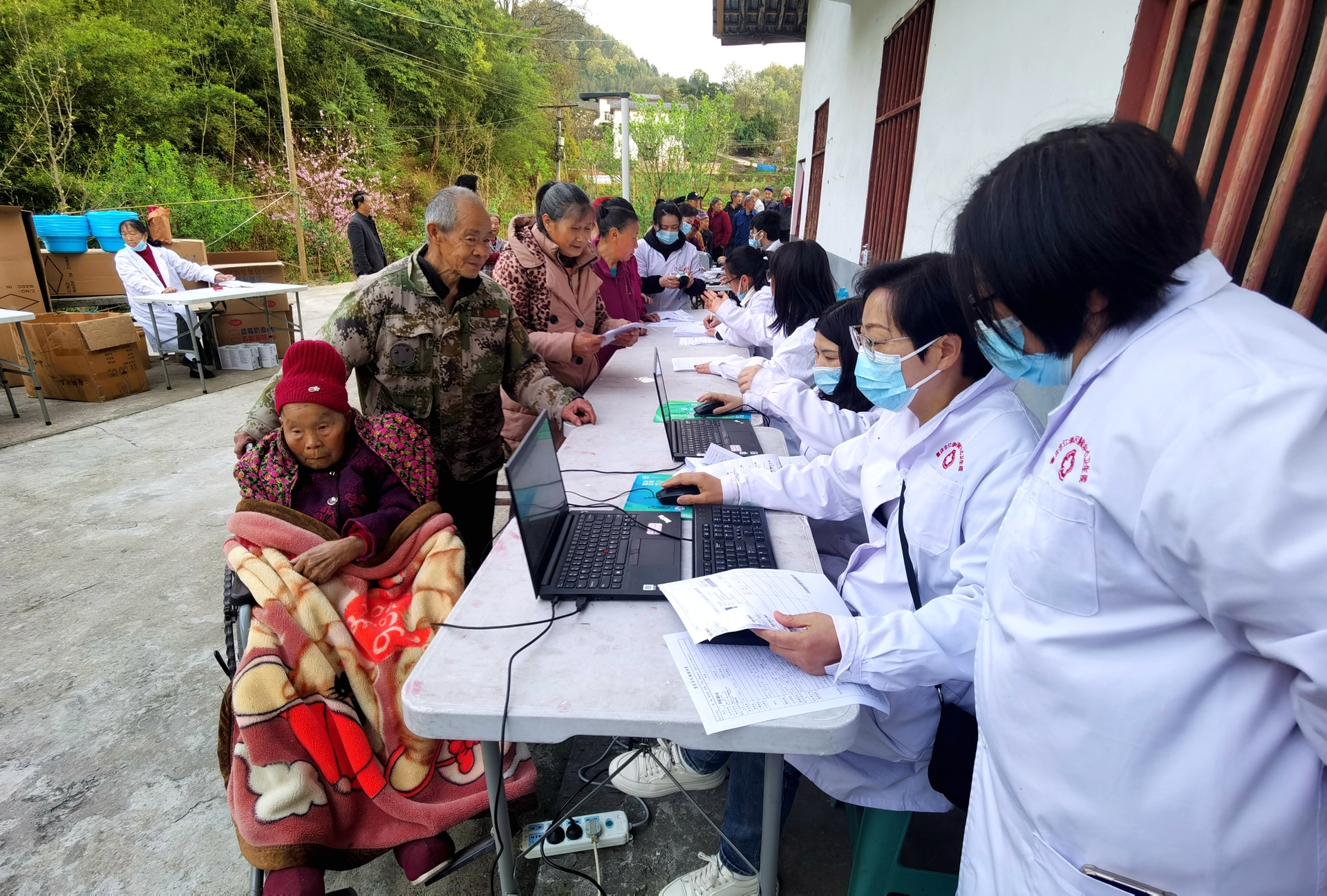 暖民心 办实事——蔡家镇人大代表助力老年人免费体检