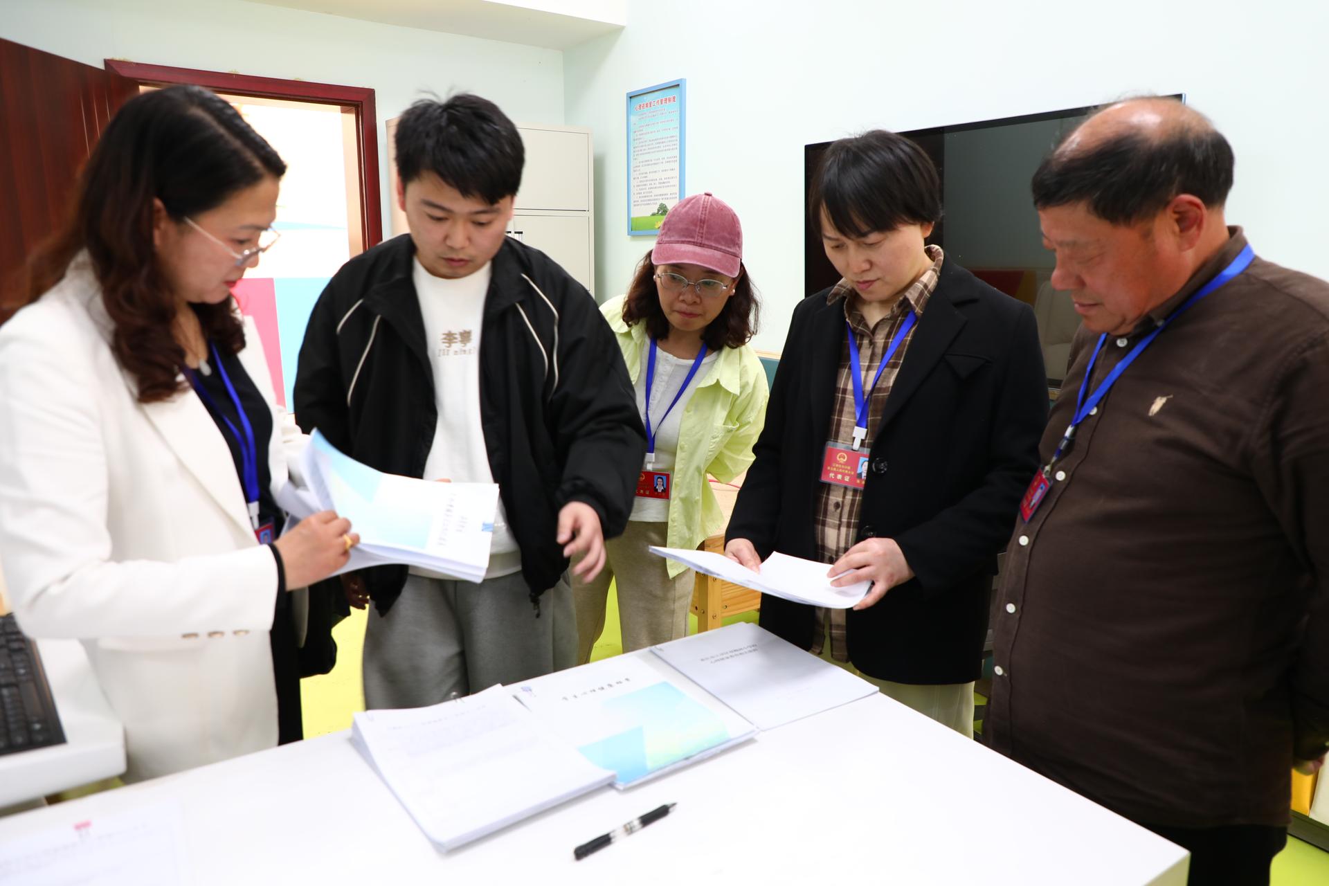 白沙镇人大开展中小学生心理健康教育工作专题调研2