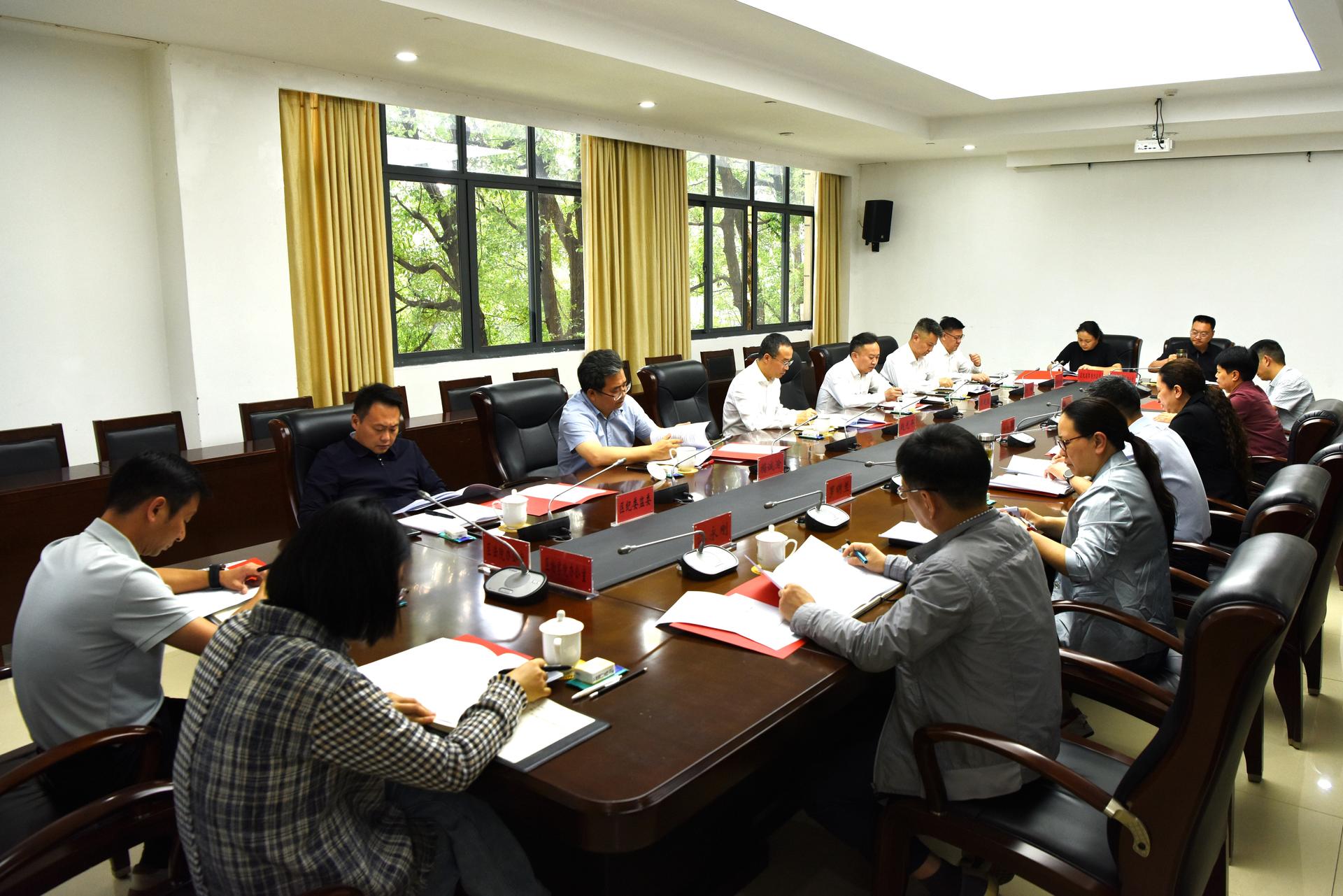 2026.05.09区人大常委会与“一府一委两院”负责人 举行联席会议1