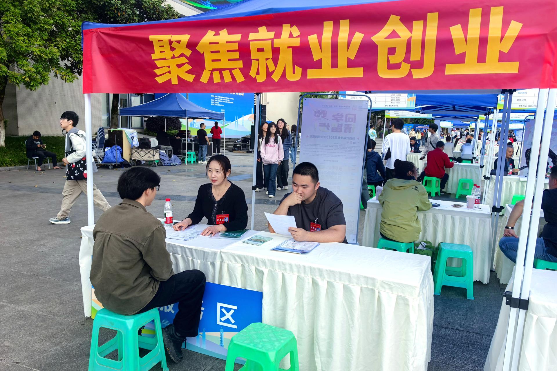 “家门口”的精准对接 几江街道“代表有约”打通就业服务“最后一公里”.doc3