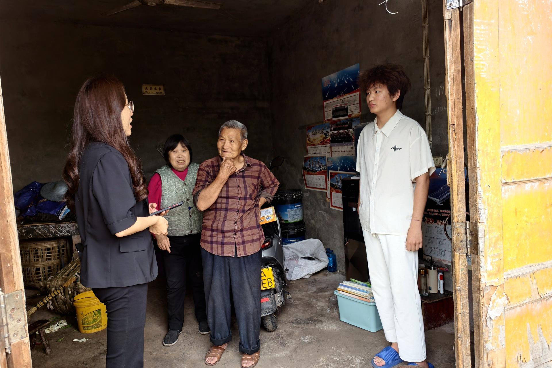 闻“汛”而动守初心 履职为民显担当——朱杨镇人大织密“一老一小”汛期安全防护网2