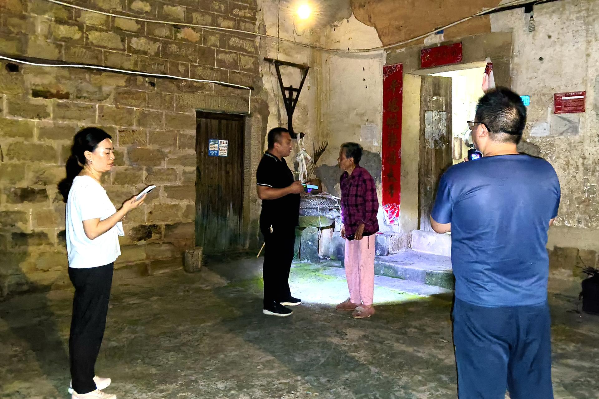 闻“汛”而动守初心 履职为民显担当——朱杨镇人大织密“一老一小”汛期安全防护网1
